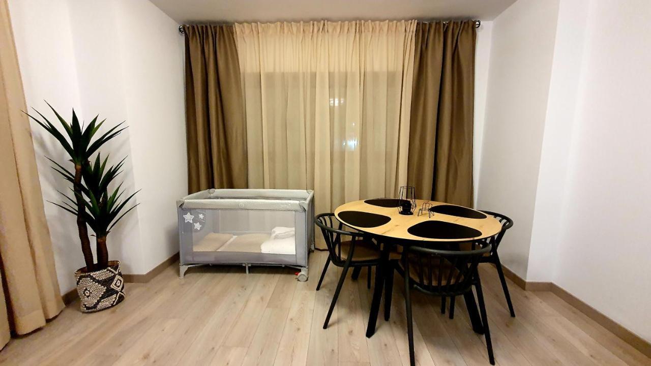 Lägenhet Blueskyesteponagardens Estepona